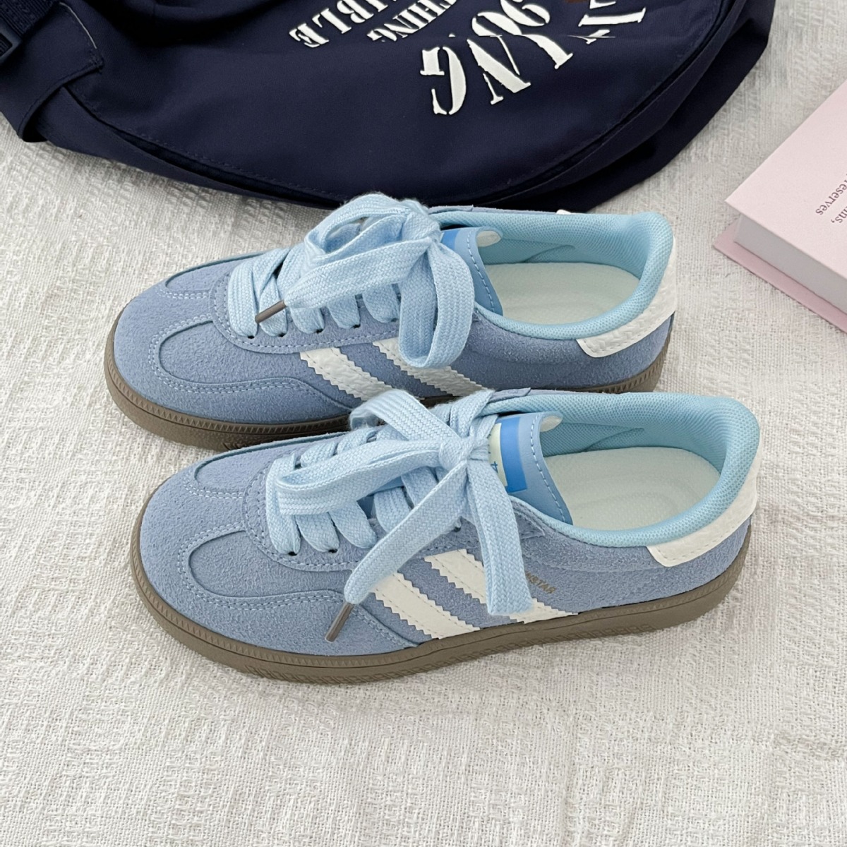 Vintage-style sneakers for wom - مراجعة Mesh Sneaker Women وسعره