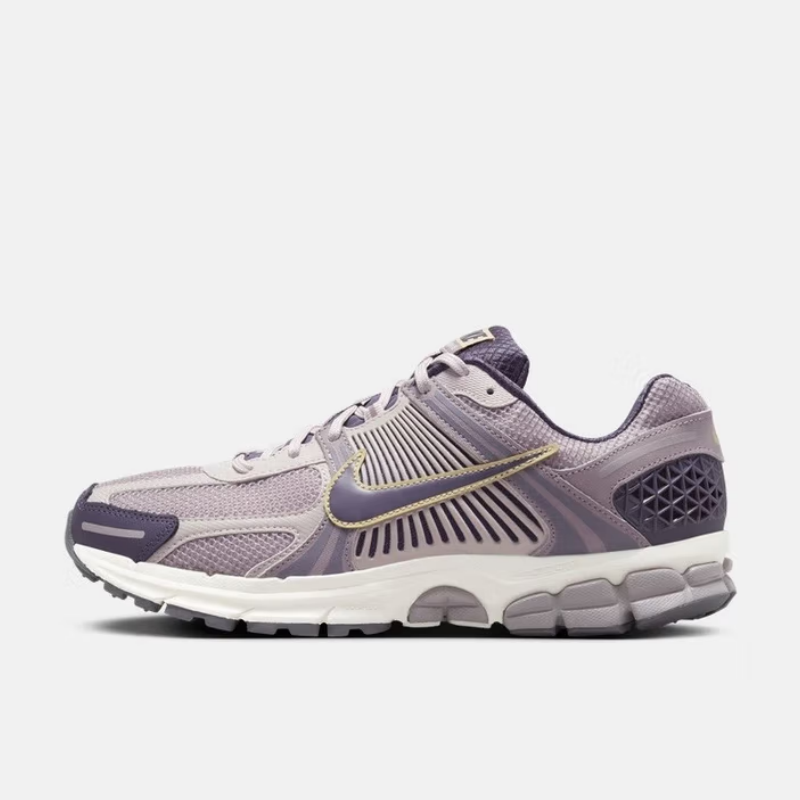 Nike's New Lightweight, Cushio - مراجعة Women Shoes Zoom وسعره