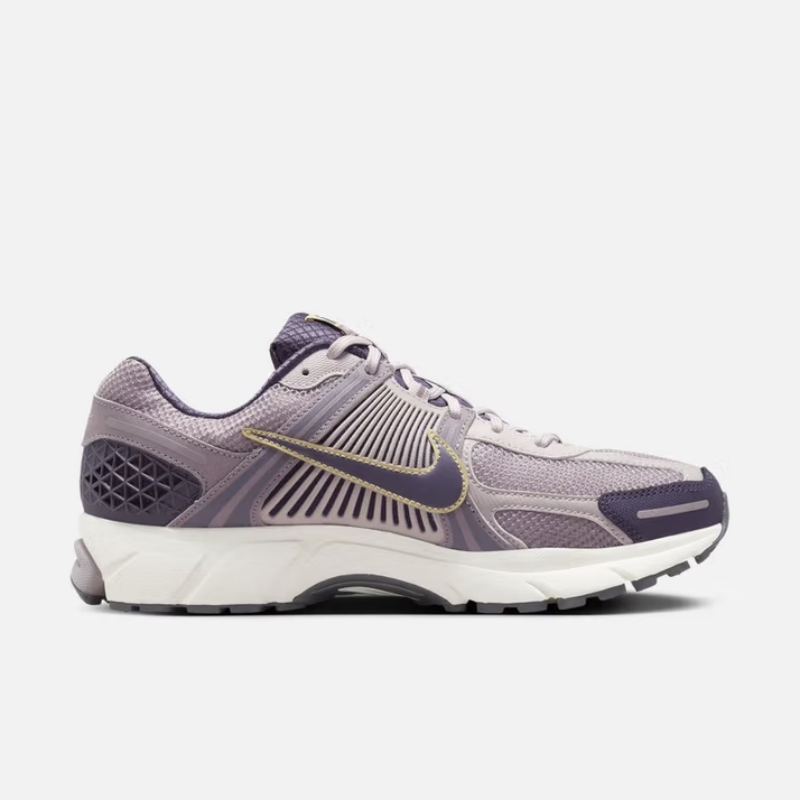 Nike's New Lightweight, Cushio - مراجعة Women Shoes Zoom وسعره